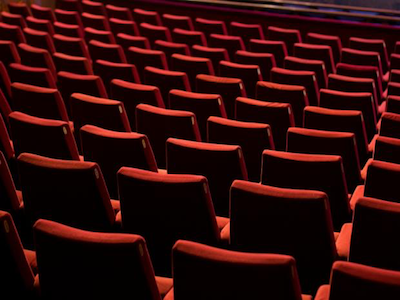 neteja i ignifugació de butaques en teatres i auditoris, in situ